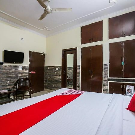 Oyo Downtown Inn Near Leisure Valley Park Гургаон Екстериор снимка