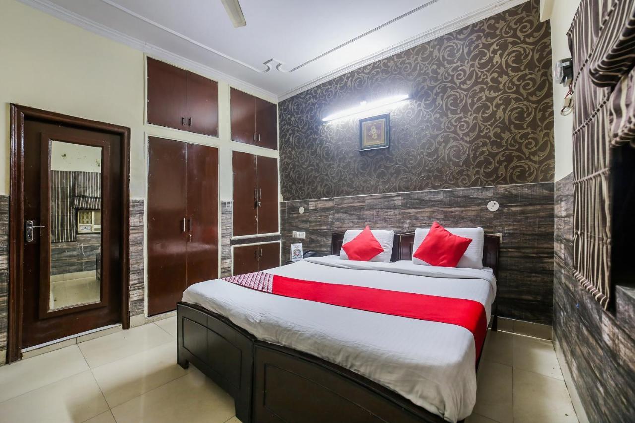 Oyo Downtown Inn Near Leisure Valley Park Гургаон Екстериор снимка