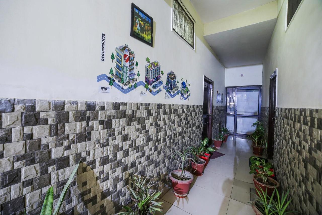 Oyo Downtown Inn Near Leisure Valley Park Гургаон Екстериор снимка
