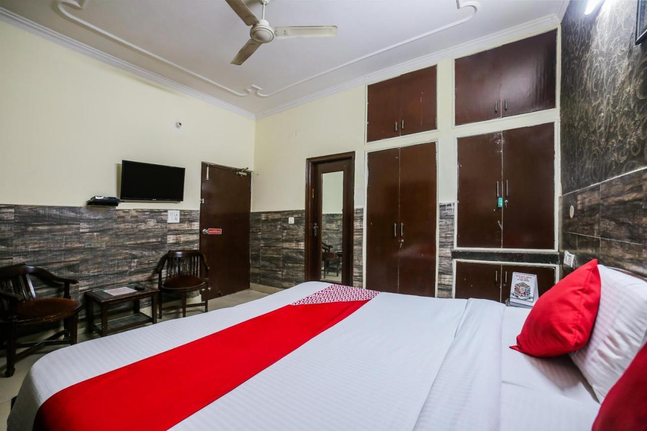 Oyo Downtown Inn Near Leisure Valley Park Гургаон Екстериор снимка