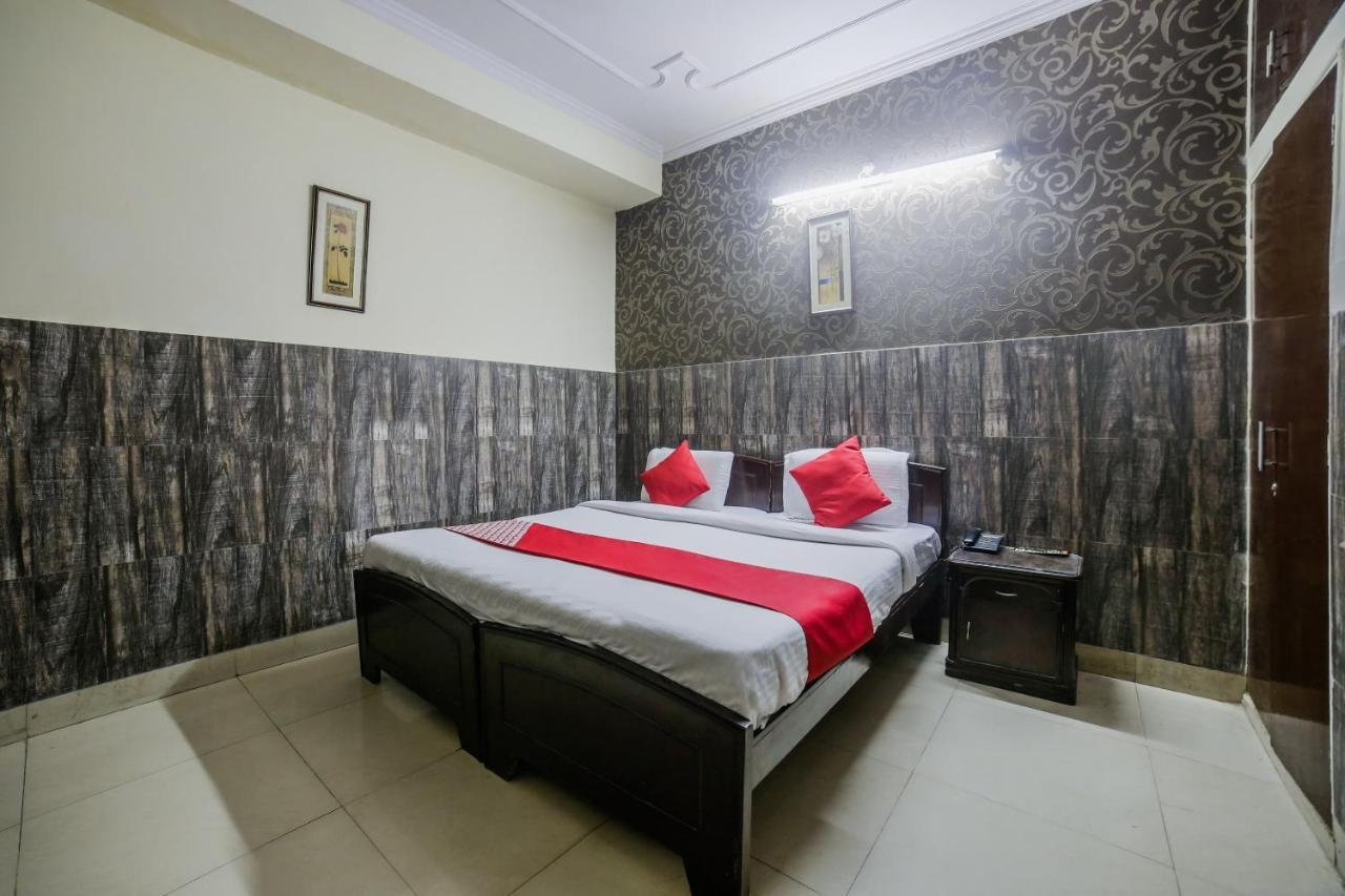 Oyo Downtown Inn Near Leisure Valley Park Гургаон Екстериор снимка