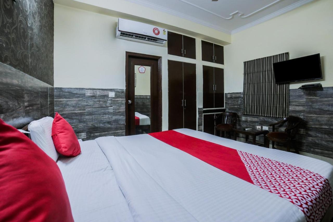 Oyo Downtown Inn Near Leisure Valley Park Гургаон Екстериор снимка