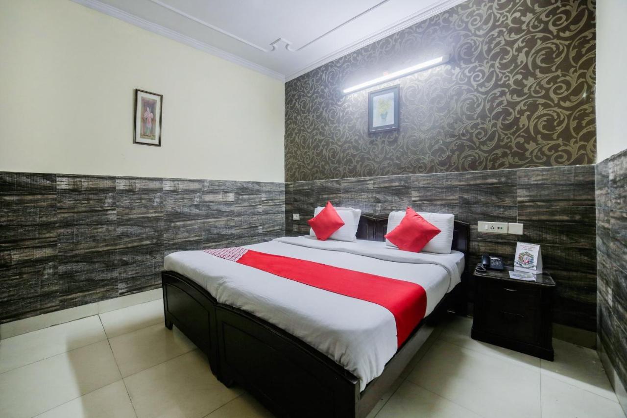 Oyo Downtown Inn Near Leisure Valley Park Гургаон Екстериор снимка