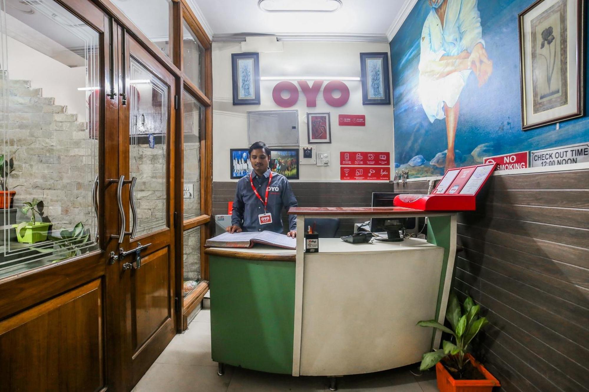 Oyo Downtown Inn Near Leisure Valley Park Гургаон Екстериор снимка
