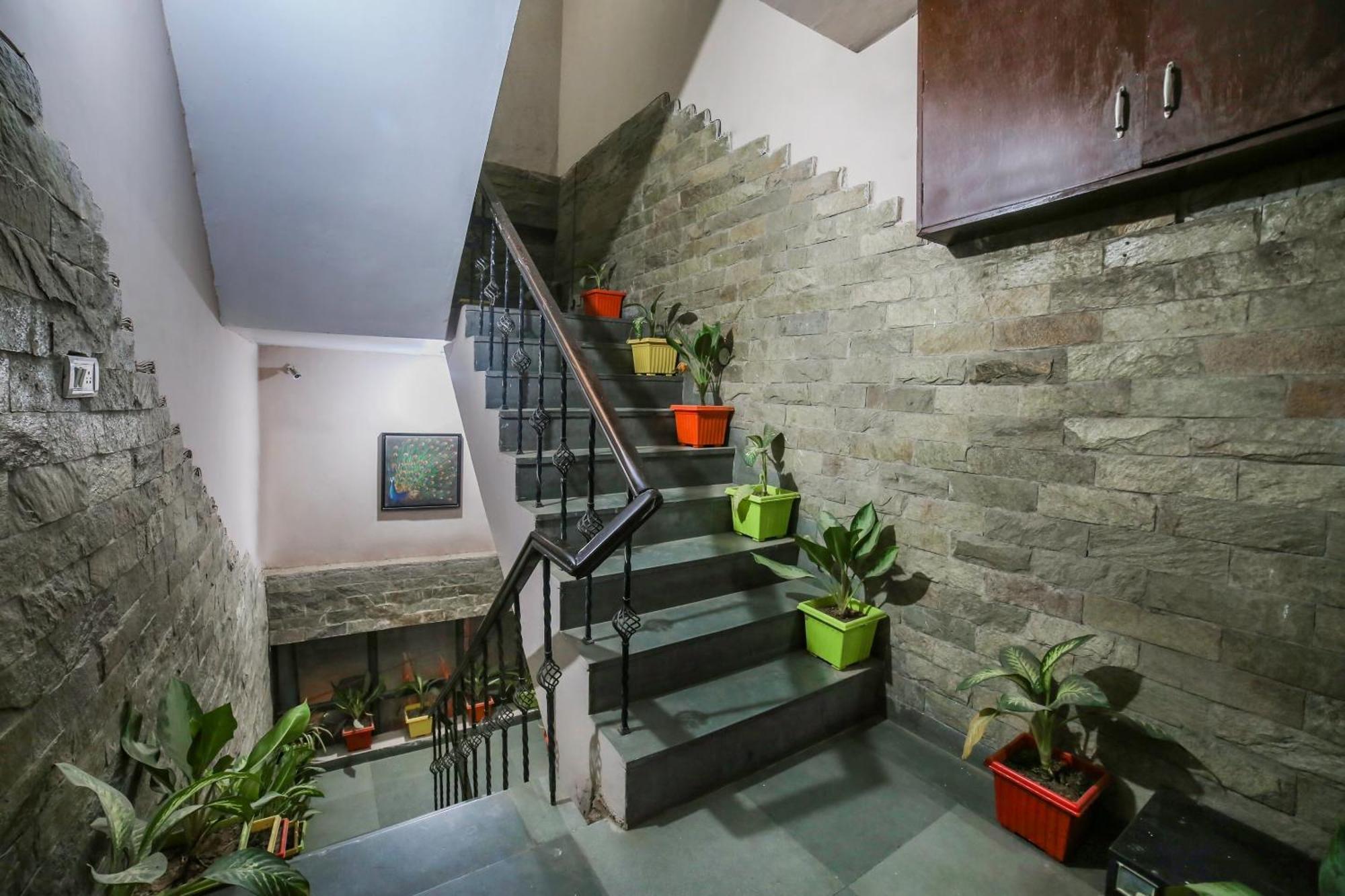 Oyo Downtown Inn Near Leisure Valley Park Гургаон Екстериор снимка