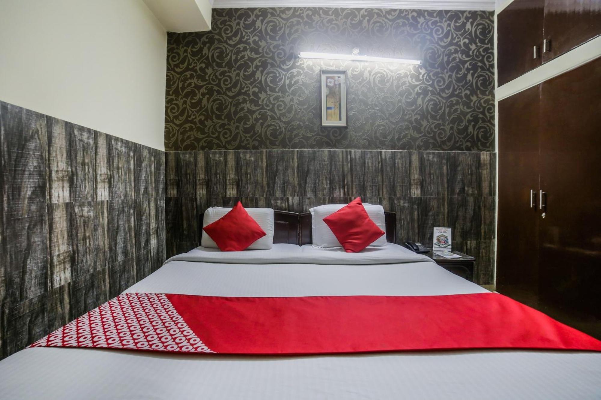 Oyo Downtown Inn Near Leisure Valley Park Гургаон Екстериор снимка